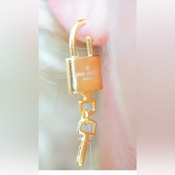 Beautiful authentic LV earrings - Picture 16 of 16